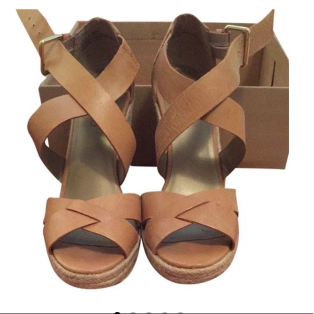 meToo wedges size 7